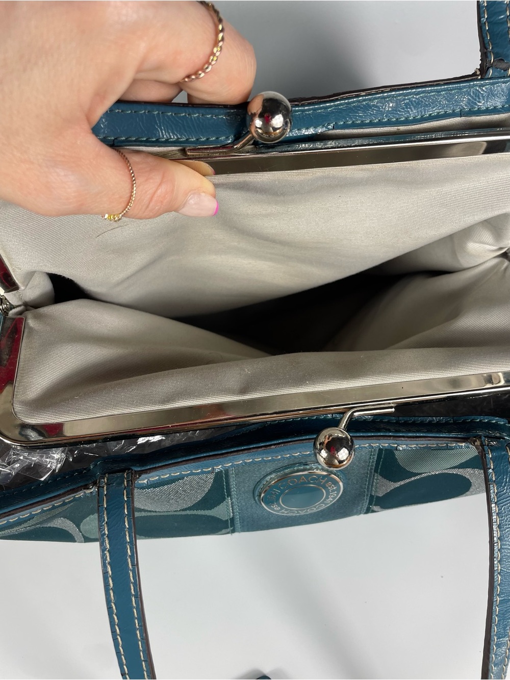 Coach Signature Stripe 3 Color Signature Metallic Carryall -COA - Picture 5 of 16